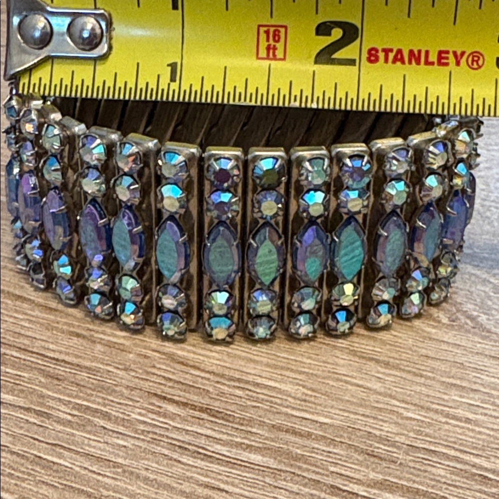 vintage 1950s aurora borealis stretch bracelet, silver tone - Picture 3 of 3